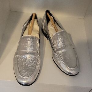 Kate Spade Genevieve New Crinkle Metallic Shiny Silver Loafers Sz7M in box
